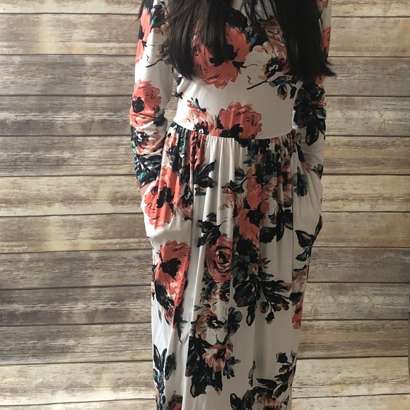 🌸 Pretty maxi floral dress! 🌸 - Picture 2 of 3